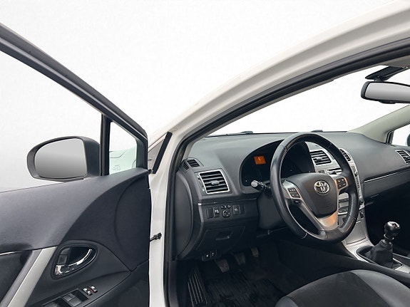 Toyota Avensis 10 of 29