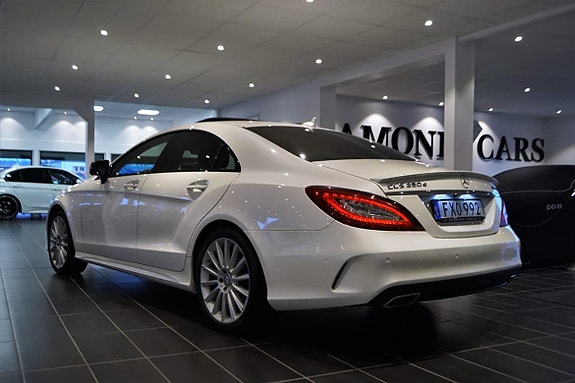 Mercedes-Benz CLS350 2 of 20
