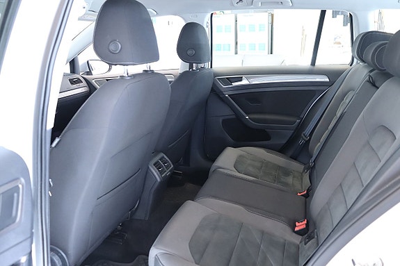 Volkswagen Golf Alltrack 14 of 16