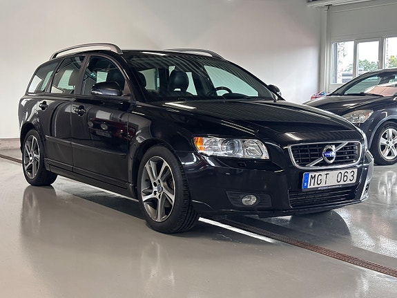 Volvo V50 2 of 8