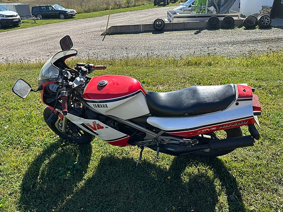 Yamaha RD 500 LC 2 of 3