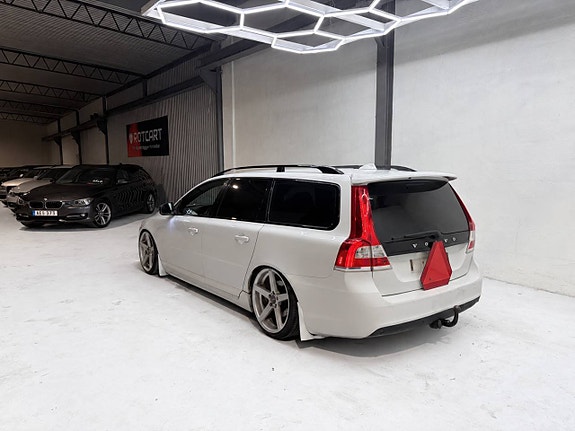 Volvo V70 3 of 9
