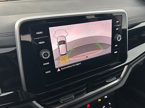 Volkswagen T-Roc 19 of 22