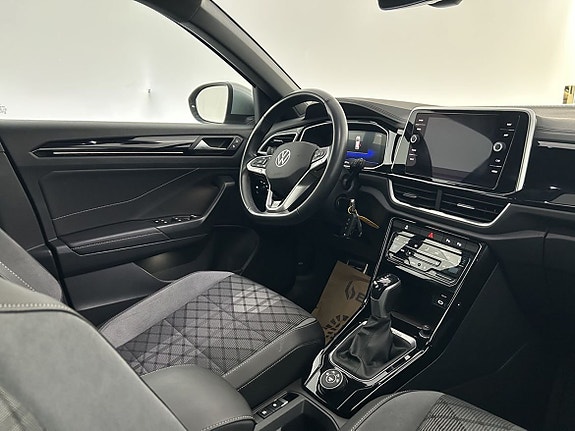 Volkswagen T-Roc 17 of 22