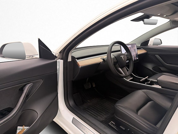 Tesla Model 3 11 of 30