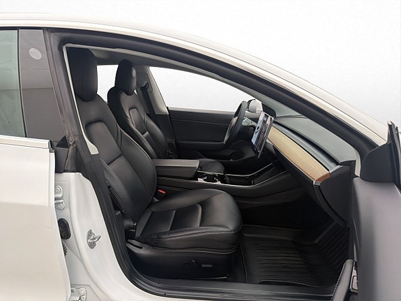 Tesla Model 3 28 of 30