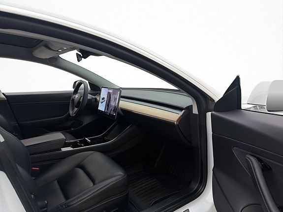 Tesla Model 3 29 of 30