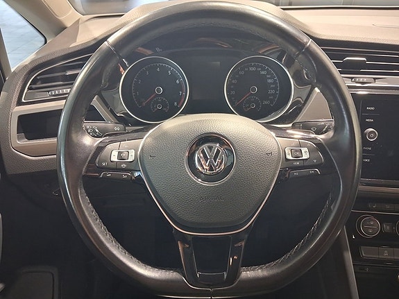 Volkswagen Touran 8 of 18