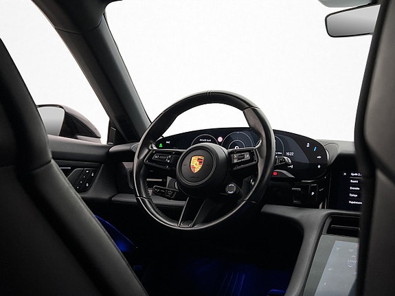 Porsche Taycan Cross Turismo 13 of 30