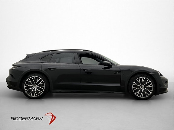 Porsche Taycan Cross Turismo 9 of 30