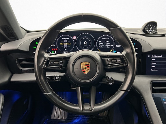 Porsche Taycan Cross Turismo 15 of 30