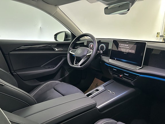 Volkswagen Passat 18 of 25