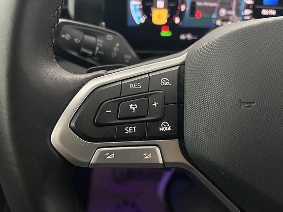 Volkswagen Passat 23 of 25