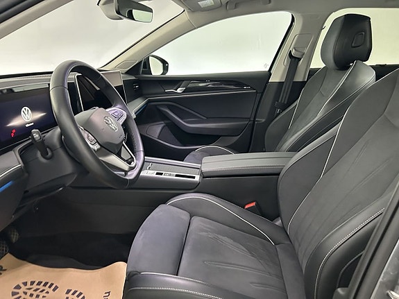 Volkswagen Passat 10 of 25