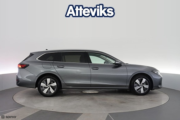Volkswagen Passat 3 of 25