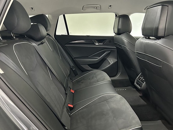 Volkswagen Passat 17 of 25