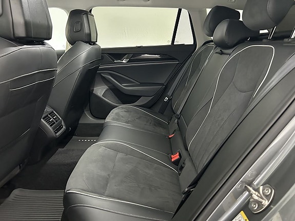 Volkswagen Passat 13 of 25