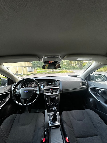 Volvo V40 8 of 11