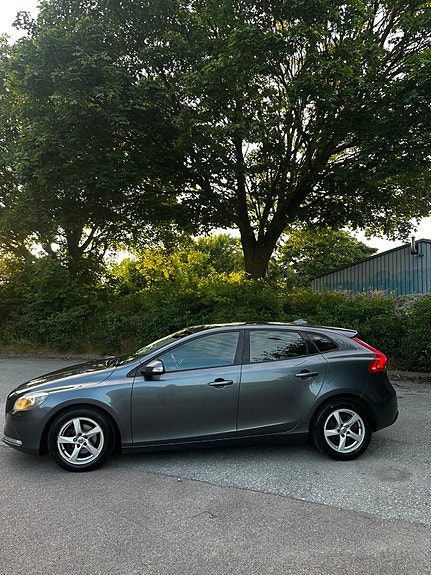 Volvo V40 5 of 11