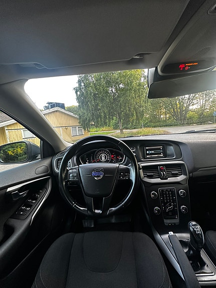 Volvo V40 9 of 11