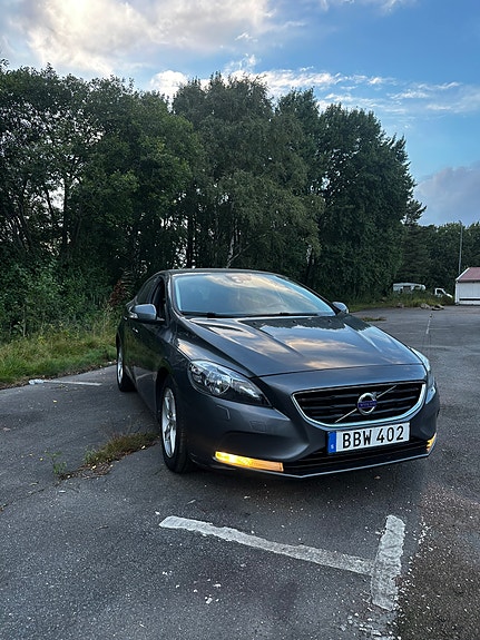 Volvo V40 3 of 11