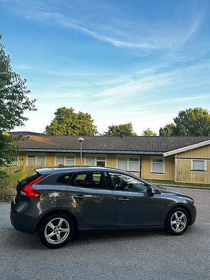 Volvo V40 4 of 11