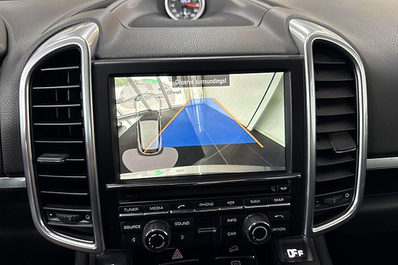 Porsche Cayenne 9 of 11