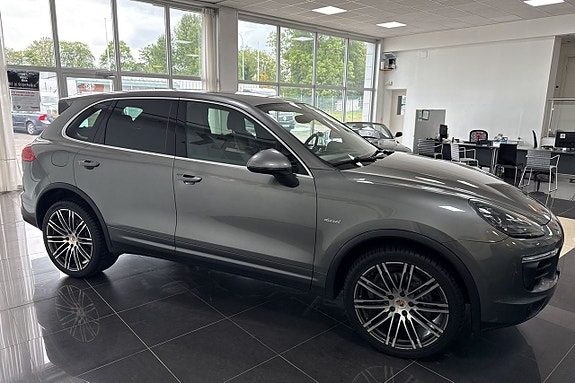 Porsche Cayenne 6 of 11