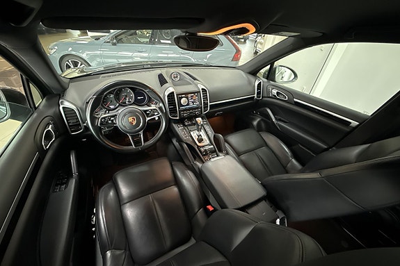 Porsche Cayenne 8 of 11