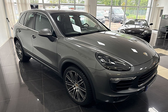 Porsche Cayenne 7 of 11