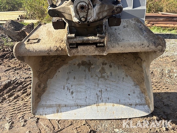Grävmaskin Doosan DX140W med Oilquick 5 of 6