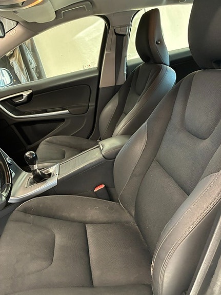 Volvo V60 4 of 11
