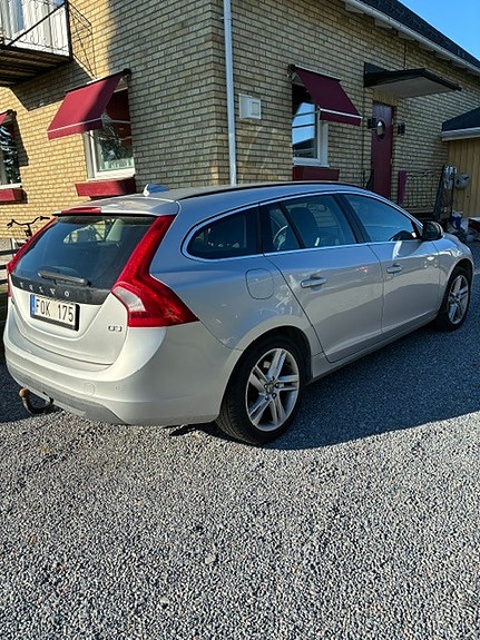Volvo V60 2 of 11