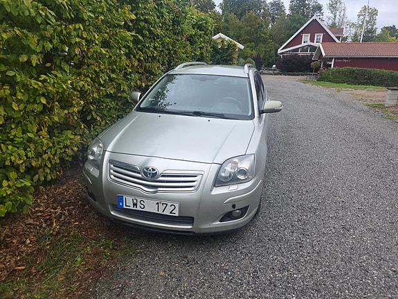 Toyota Avensis 3 of 3