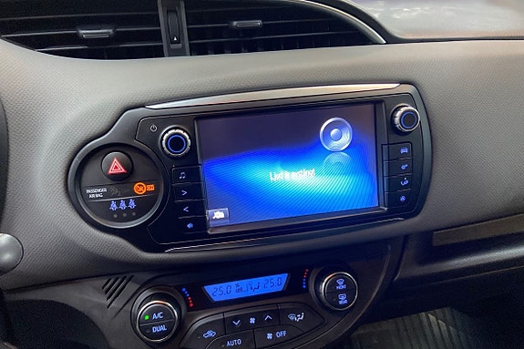 Toyota Yaris 15 of 21
