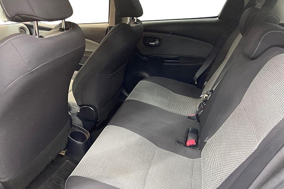 Toyota Yaris 13 of 21
