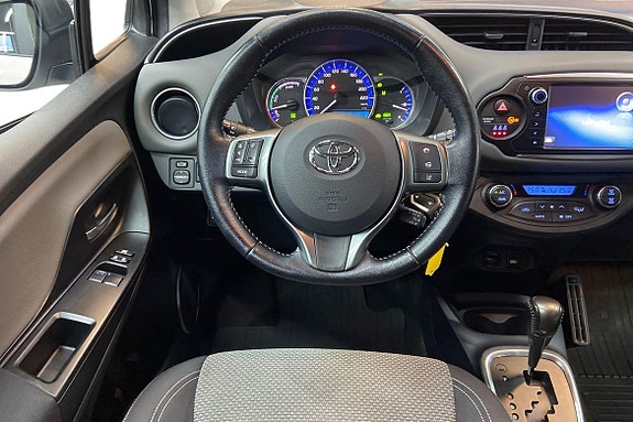 Toyota Yaris 11 of 21