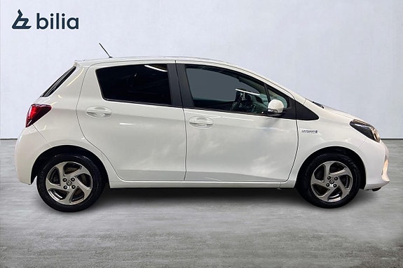 Toyota Yaris 18 of 21