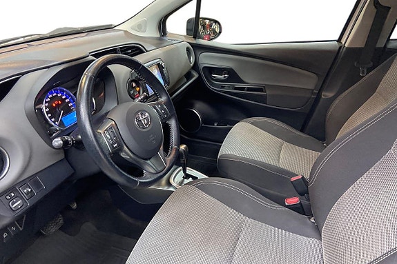 Toyota Yaris 14 of 21