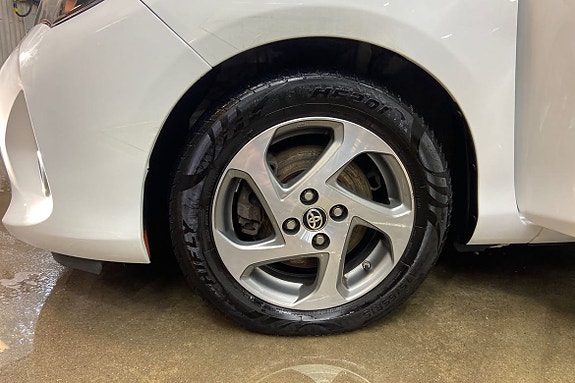 Toyota Yaris 17 of 21