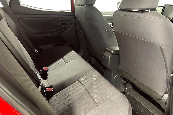 Toyota Yaris 9 of 21