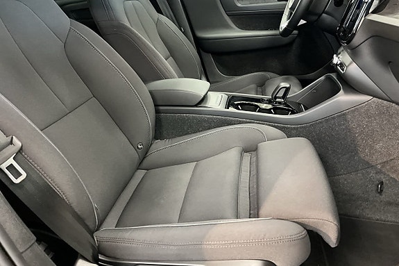 Volvo XC40 7 of 16