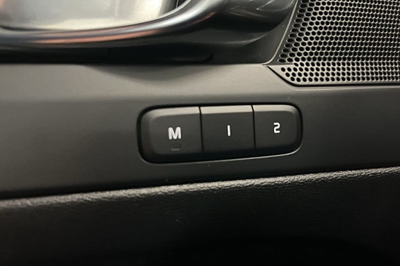 Volvo XC40 15 of 16