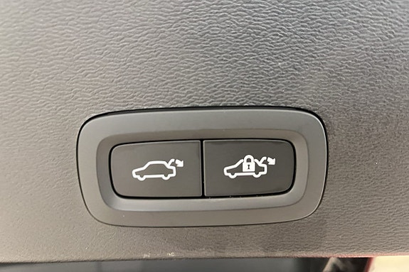 Volvo XC40 11 of 16
