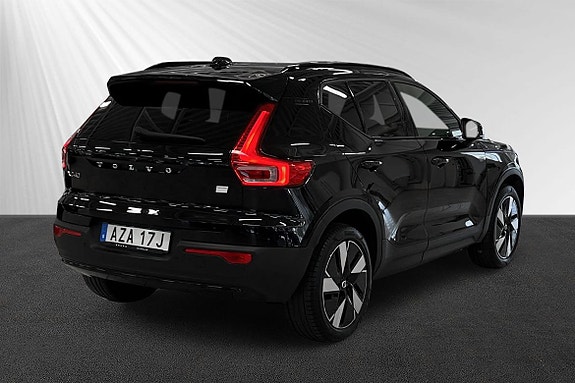 Volvo XC40 3 of 16
