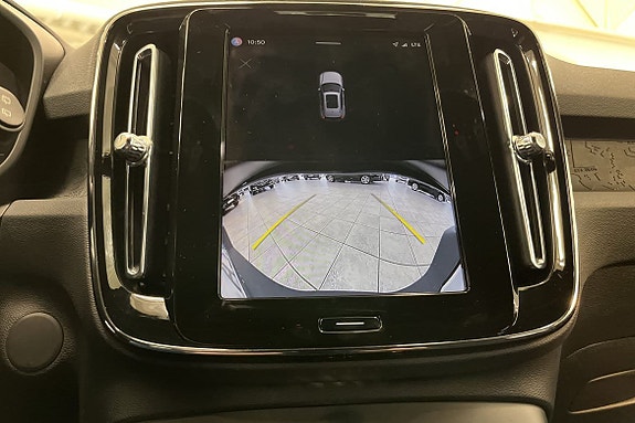 Volvo XC40 14 of 16