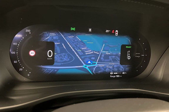 Volvo XC40 16 of 16