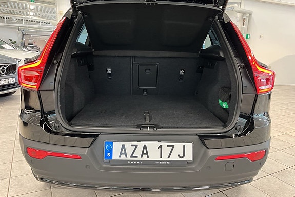 Volvo XC40 10 of 16