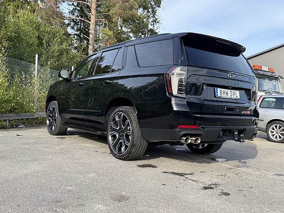 Chevrolet Tahoe 3 of 11