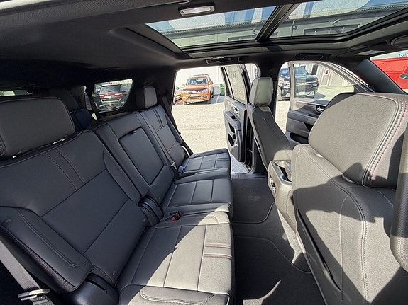 Chevrolet Tahoe 8 of 11